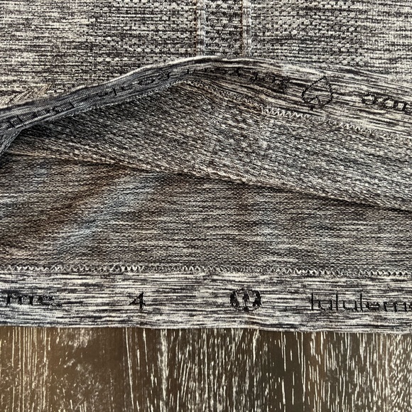 Lululemon Swiftly Tech Long Sleeve Crew in White/Black - Picture 5 of 7